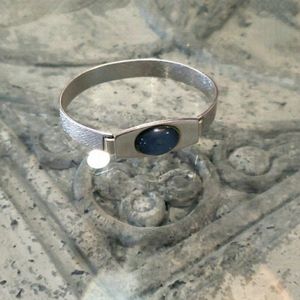 Bracelet with blue stone